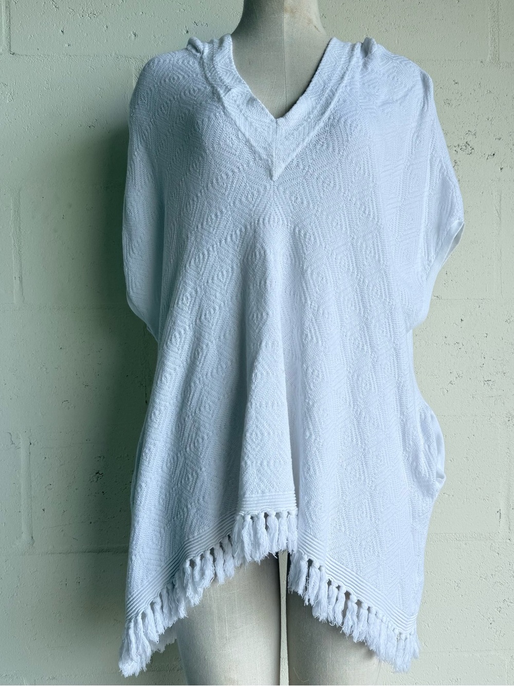 Minnie Rose White Hooded Fringe Poncho Sweater one size short sleeves